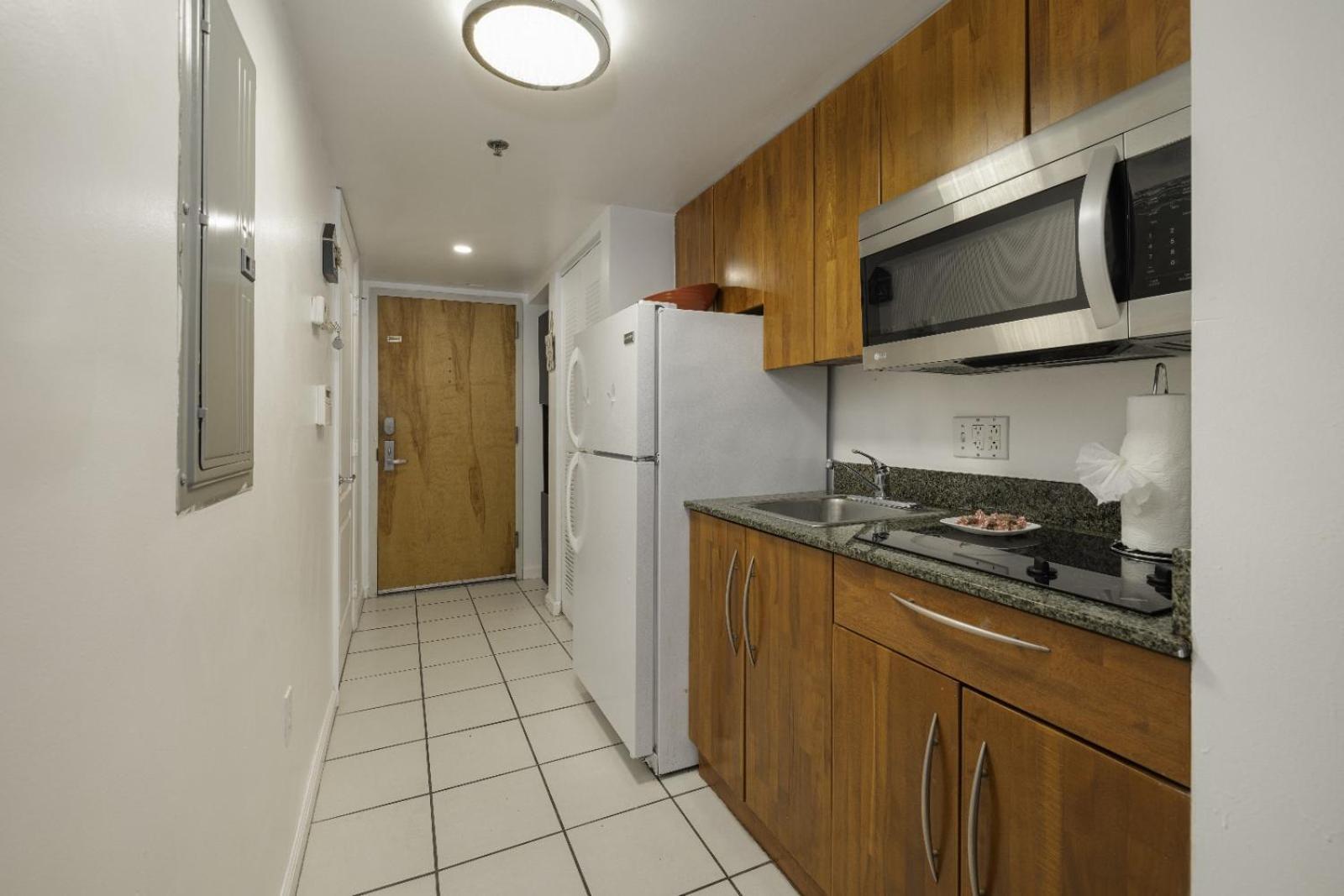 Studios In Brickell With Pool, Gym, Free Parking And Game Room Miami Ruang foto