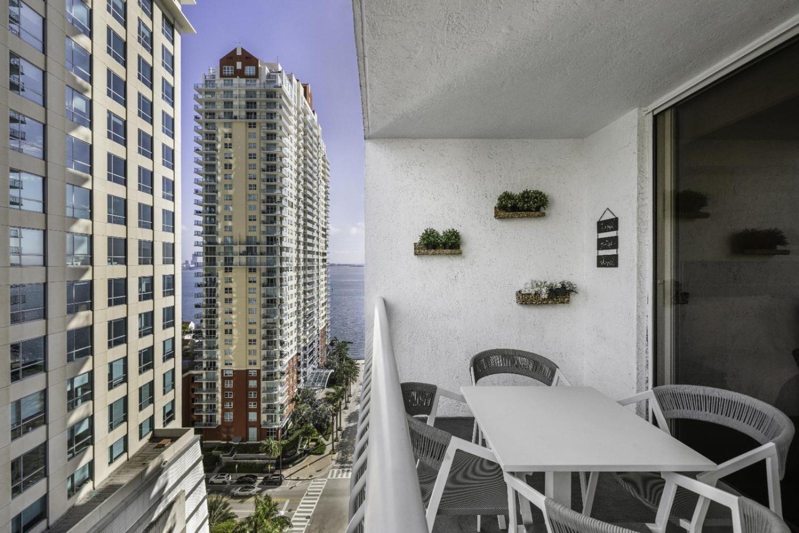 Studios In Brickell With Pool, Gym, Free Parking And Game Room Miami Ruang foto